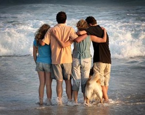 Family%20looking%20out%20to%20sea New